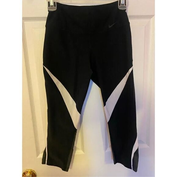 Nike Dri Fit Capri Leggings - Picture 1 of 4